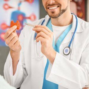 qual o médico que cuida da tireoide - endocrinologista